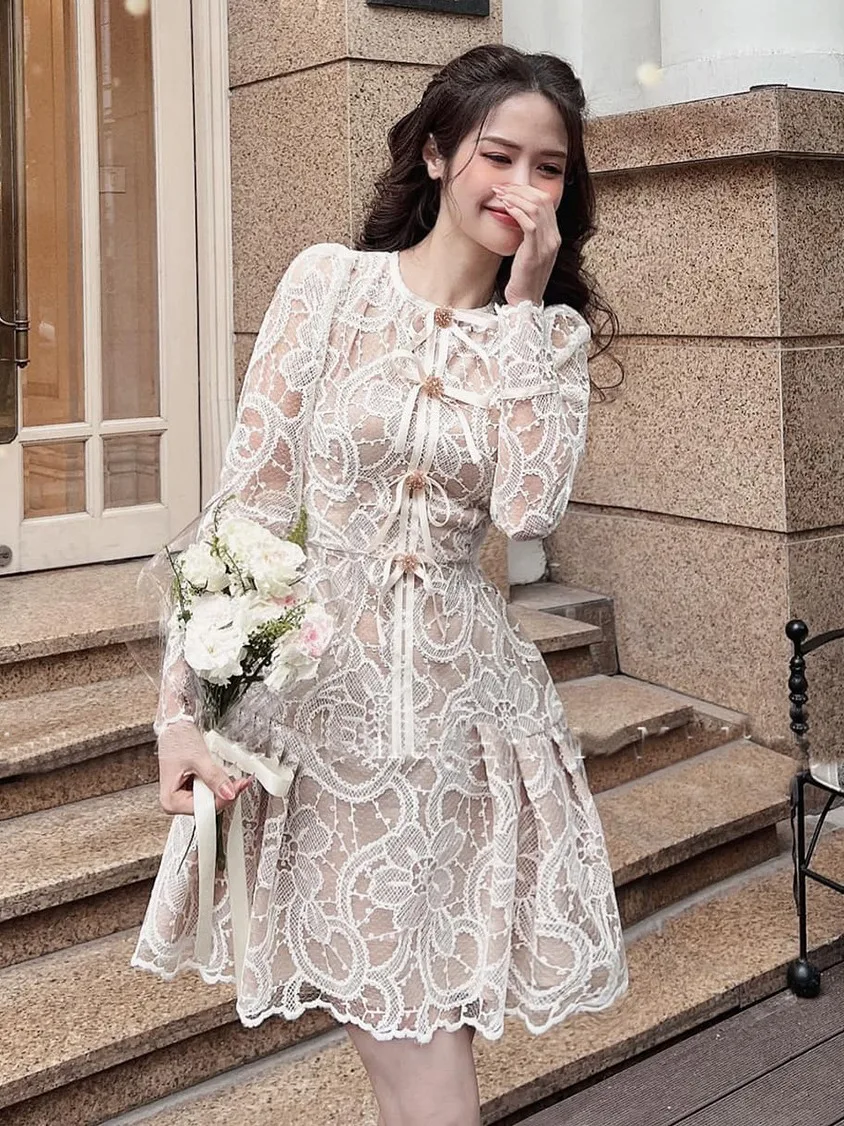 2024 spring Embroidery long Sleeve Lace Dress Designer Women O Neck Beaded Bow Hollow Out Slim Waist Prom Party gowns dresses
2024 spring Embroidery long Sleeve Lace Dress Designer Women O Neck Beaded Bow Hollow Out Slim Waist Prom Party gowns dresses