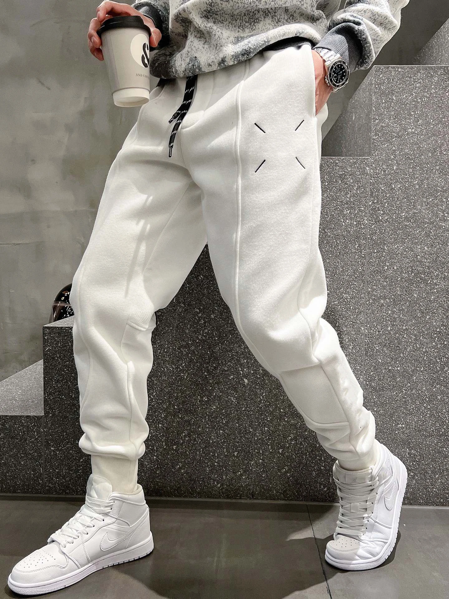 Mmsix Men's Sweatpants Korea Fashion Alphabet Embroidery Patch Design Sport Trousers for Men High Quality Cotton Male Pants
Mmsix Men's Sweatpants Korea Fashion Alphabet Embroidery Patch Design Sport Trousers for Men High Quality Cotton Male Pants