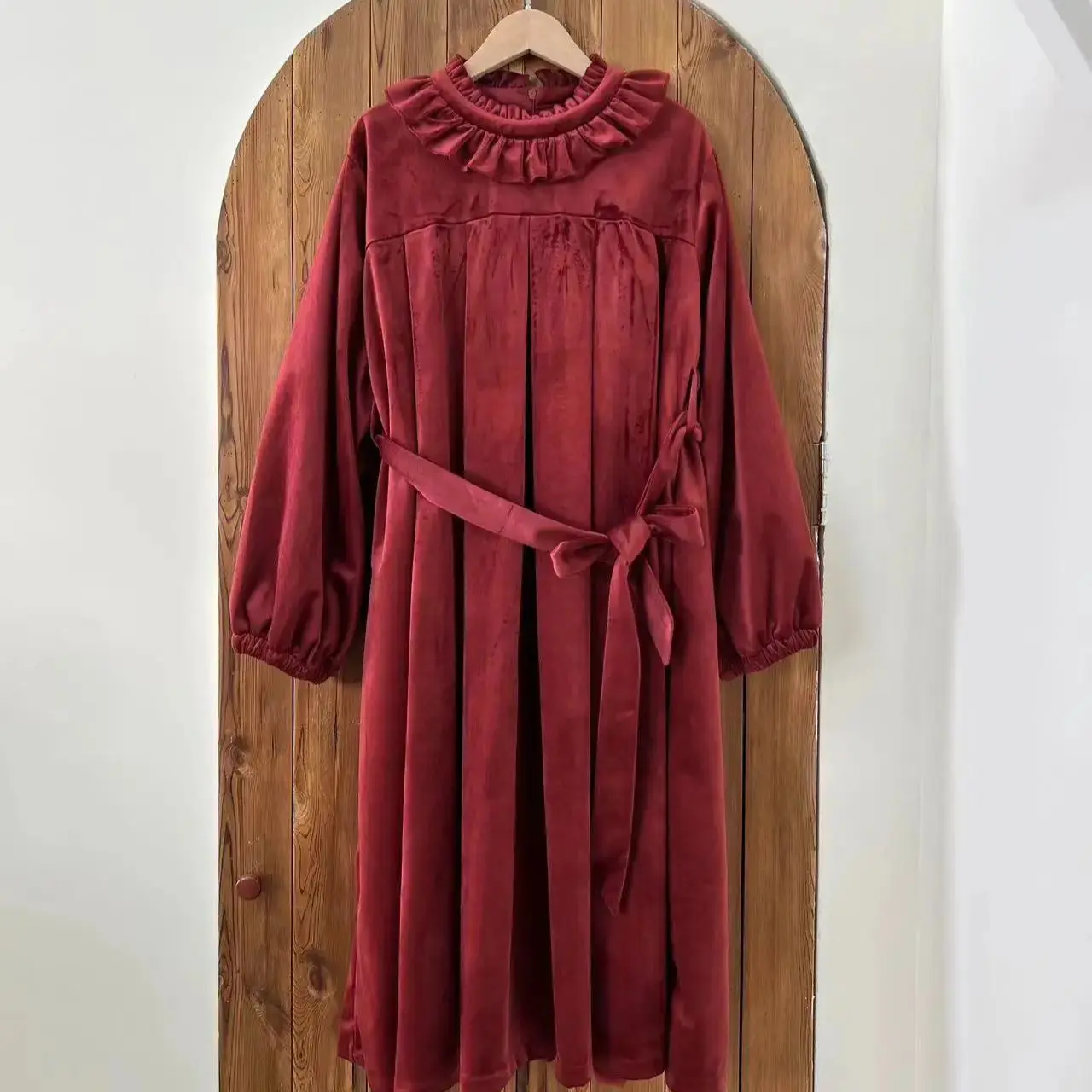 Vintage Velvet Dress for Woman Autumn Winter Japan Style Fresh Ruffled Long Sleeve Dress Retro Loose Dresses
Vintage Velvet Dress for Woman Autumn Winter Japan Style Fresh Ruffled Long Sleeve Dress Retro Loose Dresses