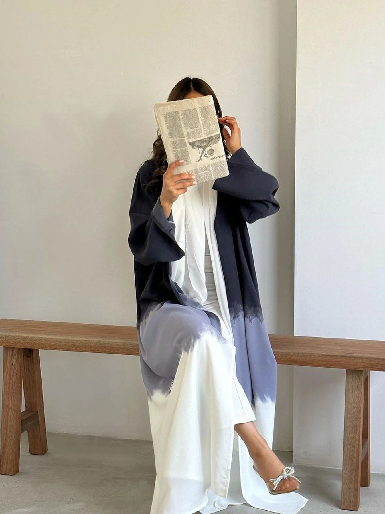 عباءة أنيقة متوسطة الطول للنساء؛ رداء طويل للمسلمات في الشرق الأوسط مع عباءة مطبوعة بنقشة التاي داي للربيع والصيف عباءة أنيقة متوسطة الطول للنساء؛ رداء طويل للمسلمات في الشرق الأوسط مع عباءة مطبوعة بنقشة التاي داي للربيع والصيف