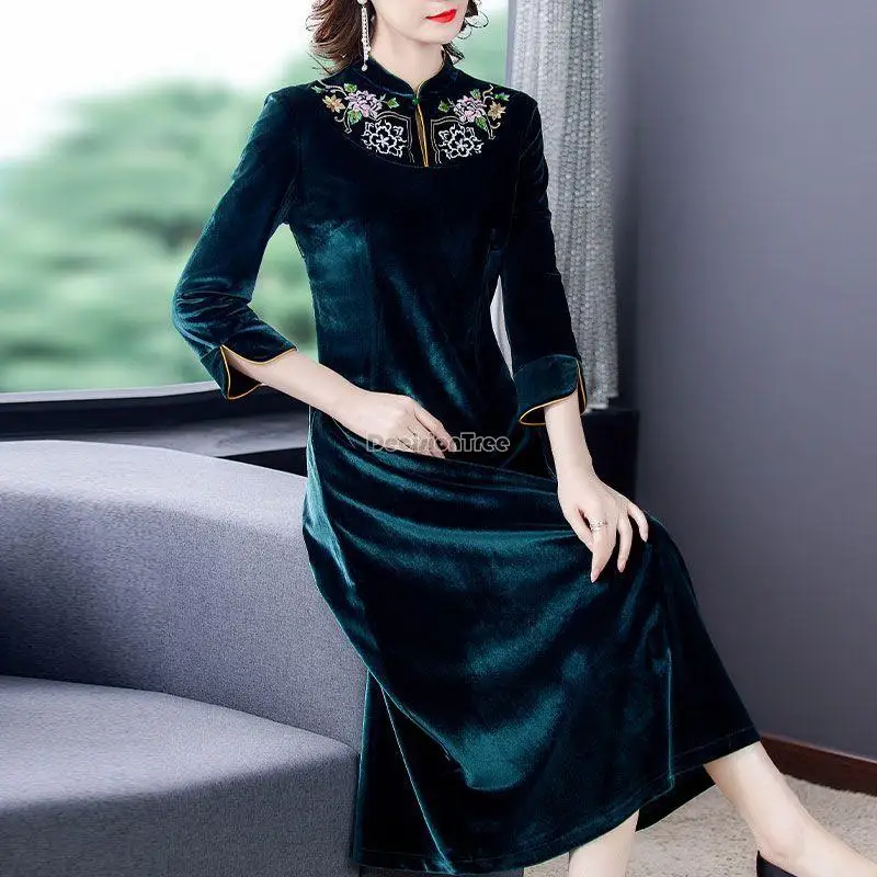 2023 chinese style embroidery autumn winter new cheongsam velvet dress stand collar half sleeve elegant loose qipao dress s765
2023 chinese style embroidery autumn winter new cheongsam velvet dress stand collar half sleeve elegant loose qipao dress s765