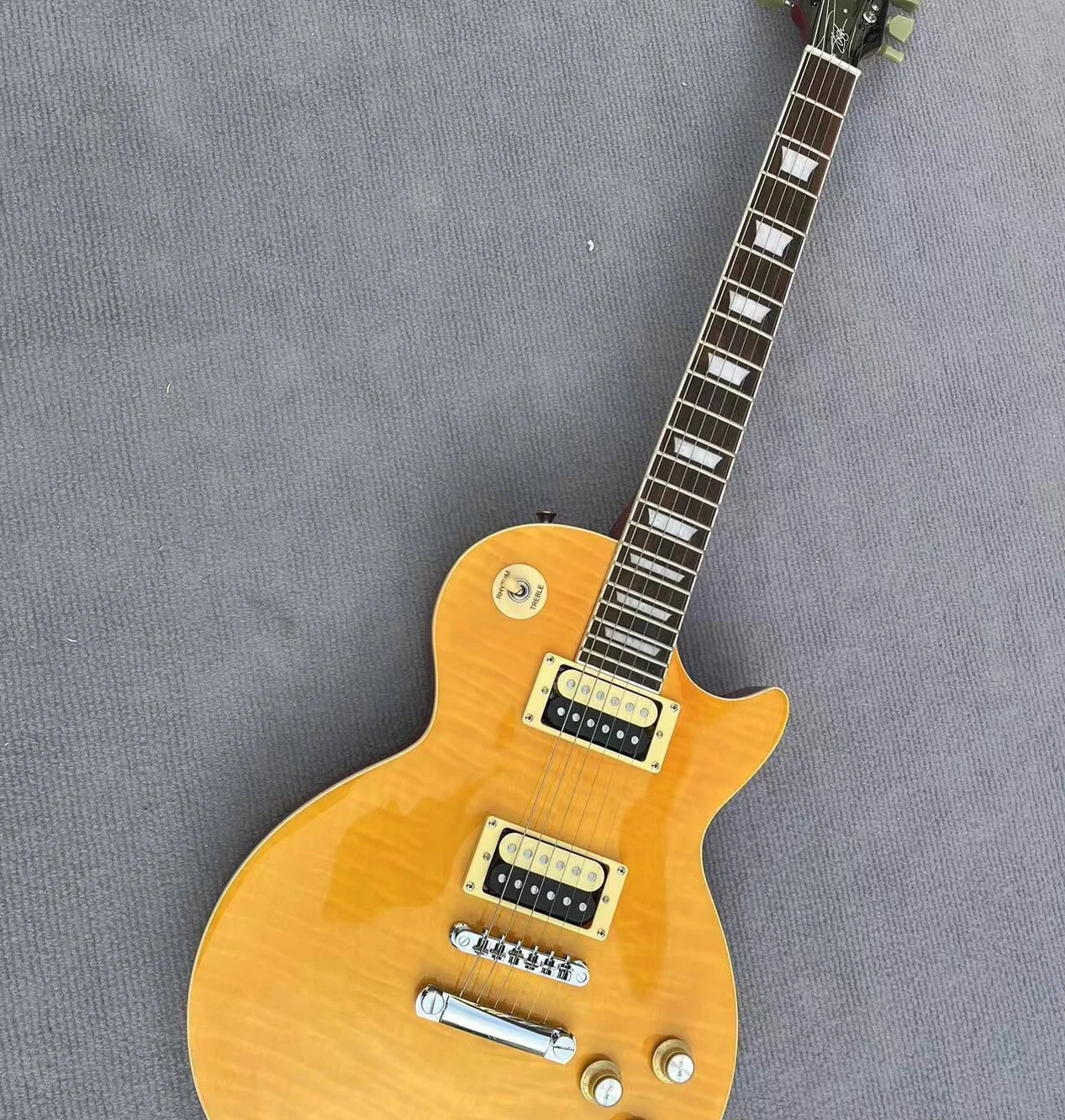 Relic Electric Guitar Flamed Maple Top 1959 Tribute to Gary Moore Peter Green Smoked Sunburst One Piece Body and Neck GSDBRHG
Relic Electric Guitar Flamed Maple Top 1959 Tribute to Gary Moore Peter Green Smoked Sunburst One Piece Body and Neck GSDBRHG