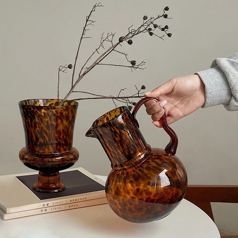 Niche Design Sensory Vase Glass Foot Milk Pot Living Room Dining Table Flower Arrangement Water Culture Flower Set Rose Retro
Niche Design Sensory Vase Glass Foot Milk Pot Living Room Dining Table Flower Arrangement Water Culture Flower Set Rose Retro