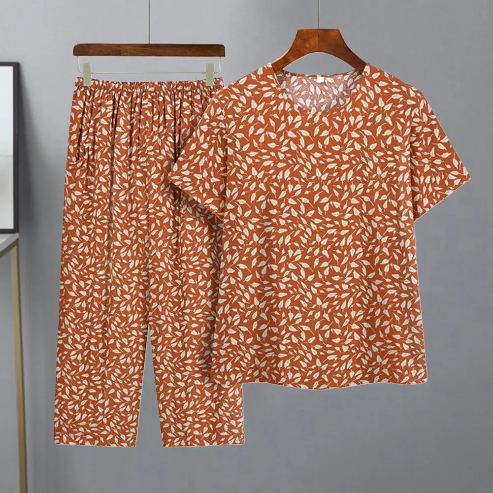 Ladies Pajamas Suit Floral Print Women's Pajamas Set with Short Sleeve T-shirt Wide Leg Pants Elastic Waist Mid-aged for Comfort
Ladies Pajamas Suit Floral Print Women's Pajamas Set with Short Sleeve T-shirt Wide Leg Pants Elastic Waist Mid-aged for Comfort