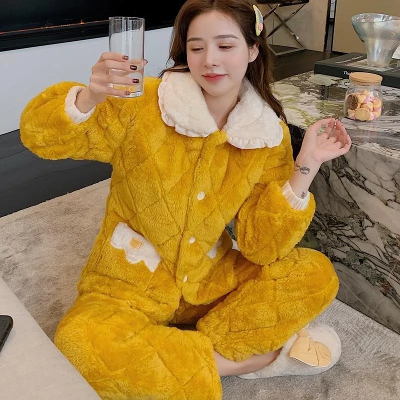 Three-layer Coral Velvet Padded Pajamas Women Autumn Winter Velvet Extra-thick Flannel Homewear Long Sleeve Plus Size Suit
Three-layer Coral Velvet Padded Pajamas Women Autumn Winter Velvet Extra-thick Flannel Homewear Long Sleeve Plus Size Suit