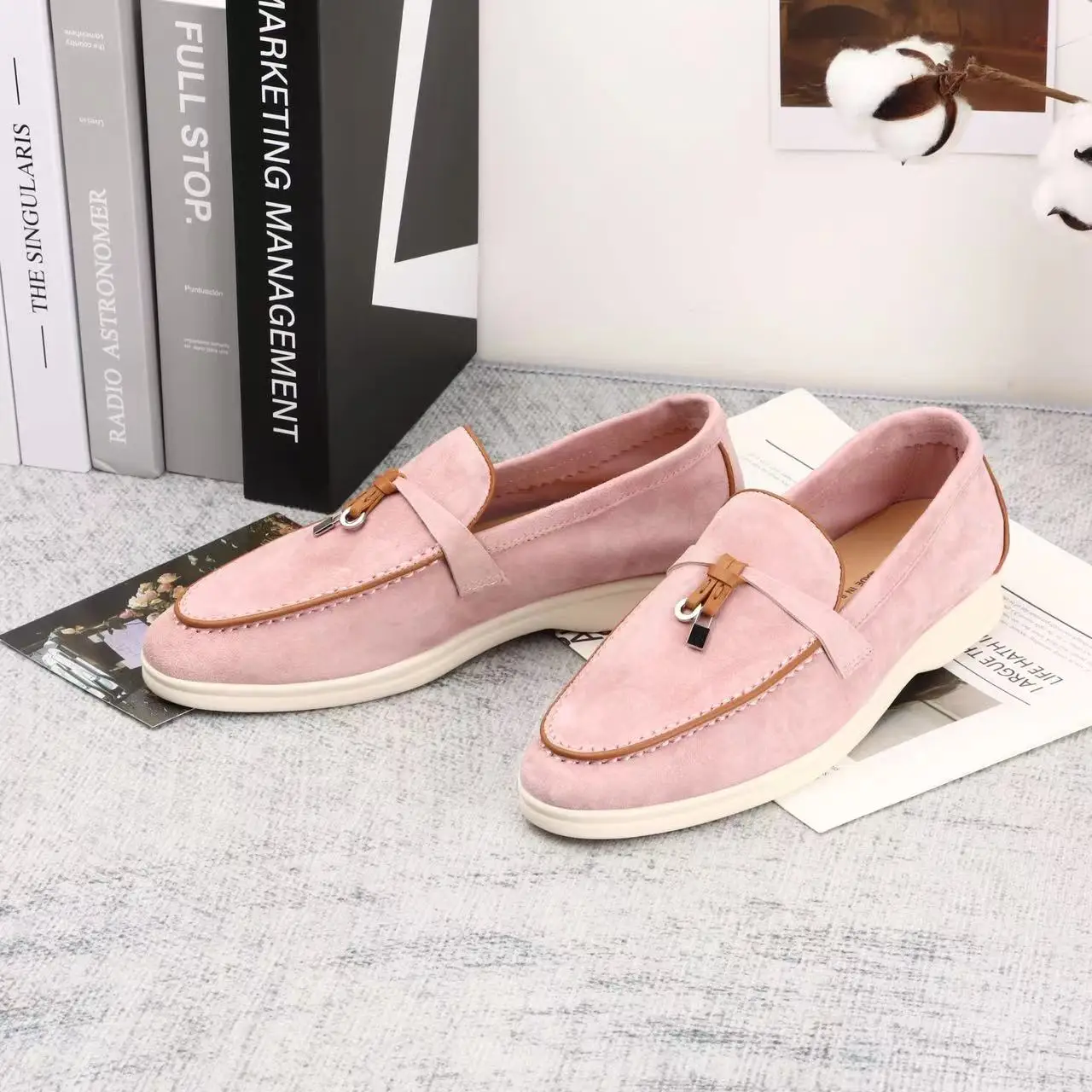 2023 Italian Loro Fashion Women's Shoes, Soft Sole with Decorative Lock Buckle Pop Element Men's Shoes
2023 Italian Loro Fashion Women's Shoes, Soft Sole with Decorative Lock Buckle Pop Element Men's Shoes