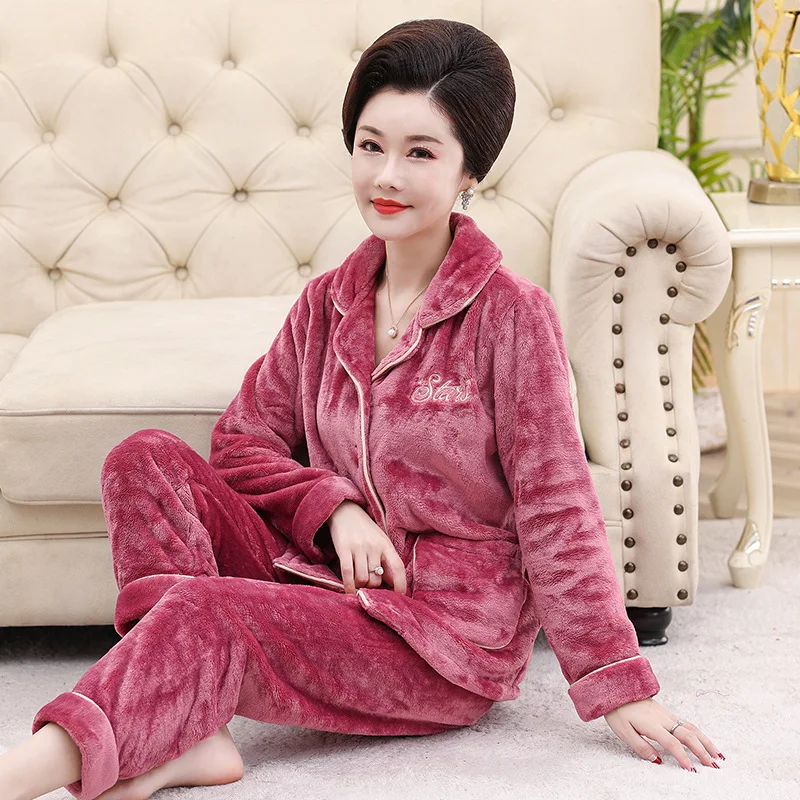 

Женская зимняя Фланелевая пижама, простая теплая домашняя одежда для сна, 2023, толстый топ с отворотом и длинными рукавами, с надписью и свободными брюками, комплекты из 2 предметов