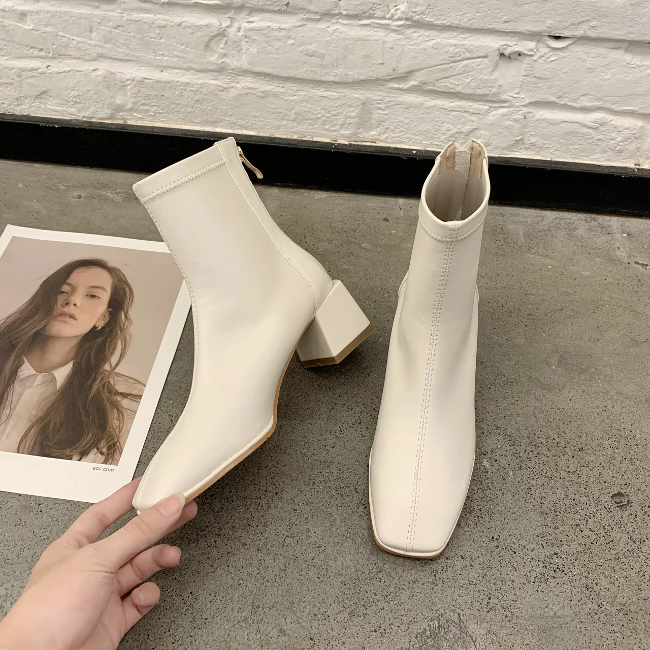Ladies Fashion Boots Square Toe Thick Heel Elastic Women's Short Boots New Women's Shoes Mid-heel Thin Thin Leather Boots
Ladies Fashion Boots Square Toe Thick Heel Elastic Women's Short Boots New Women's Shoes Mid-heel Thin Thin Leather Boots