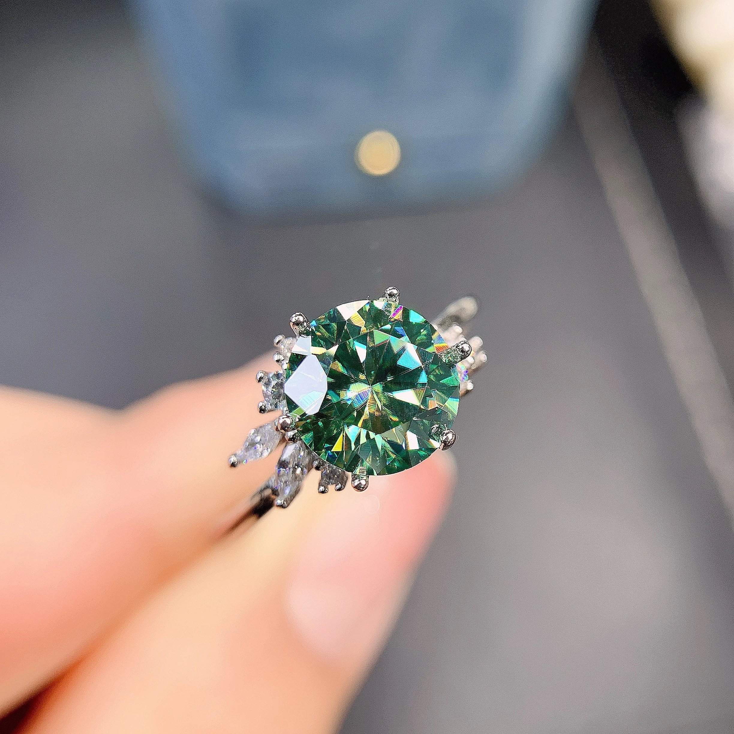 Stylish 2 Carat Green Round MoissanIte Ring 925 Silver Plated White Gold Gra VVS MoissanIte Adjustable Ring for Women
Stylish 2 Carat Green Round MoissanIte Ring 925 Silver Plated White Gold Gra VVS MoissanIte Adjustable Ring for Women