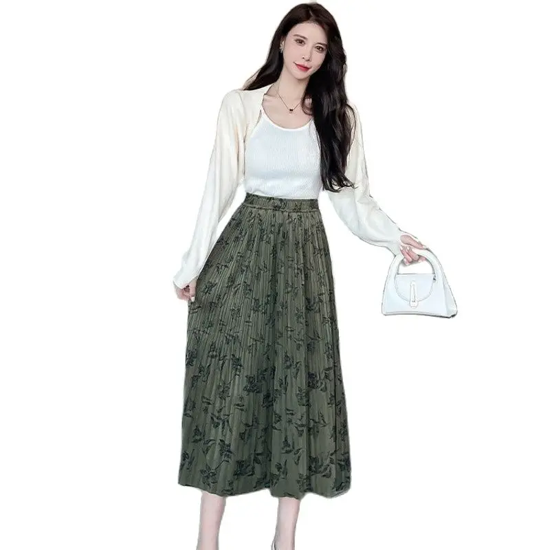 2022 New Korean Style Autumn Retro Broken Flower Crimping Age Reduced High Waist Show Thinness Elastic Skirt Free Shipping
2022 New Korean Style Autumn Retro Broken Flower Crimping Age Reduced High Waist Show Thinness Elastic Skirt Free Shipping