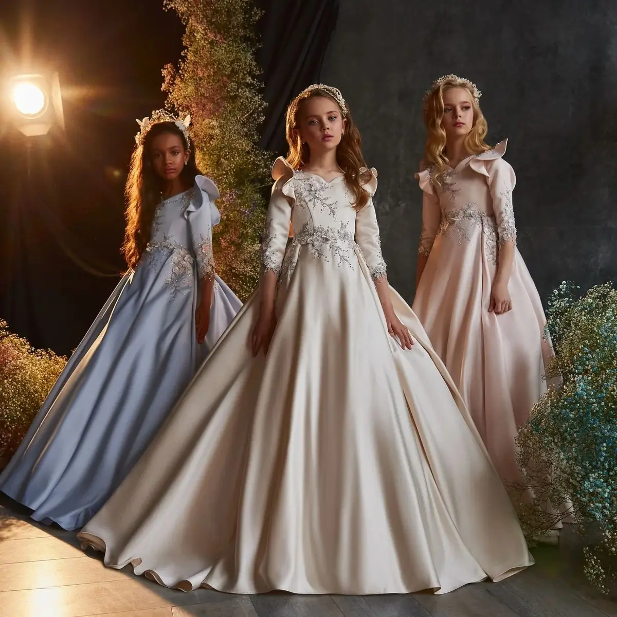 Blue Flower Girl Dresses For Weddings Ball Gown V-neck 3/4 Sleeves Appliques Long First Communion Dresses For Girl Little
Blue Flower Girl Dresses For Weddings Ball Gown V-neck 3/4 Sleeves Appliques Long First Communion Dresses For Girl Little
