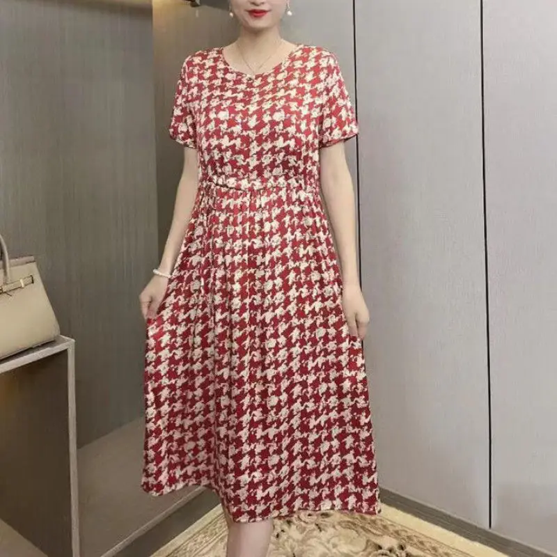 2024 Summer New Women's A-Line Spliced Crew Neck Plaid Printed Casual Elegant Fashionable Loose Short Sleeve Lacing Midi Dress
2024 Summer New Women's A-Line Spliced Crew Neck Plaid Printed Casual Elegant Fashionable Loose Short Sleeve Lacing Midi Dress