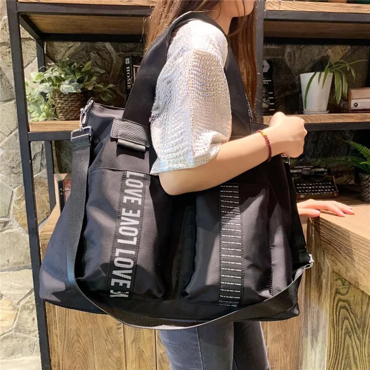 Lightweight Travel Shoulder Bag Korean Version Trendy Business Travel Luggage Bag, Large Capacity Women's Crossbody Handbag
Lightweight Travel Shoulder Bag Korean Version Trendy Business Travel Luggage Bag, Large Capacity Women's Crossbody Handbag