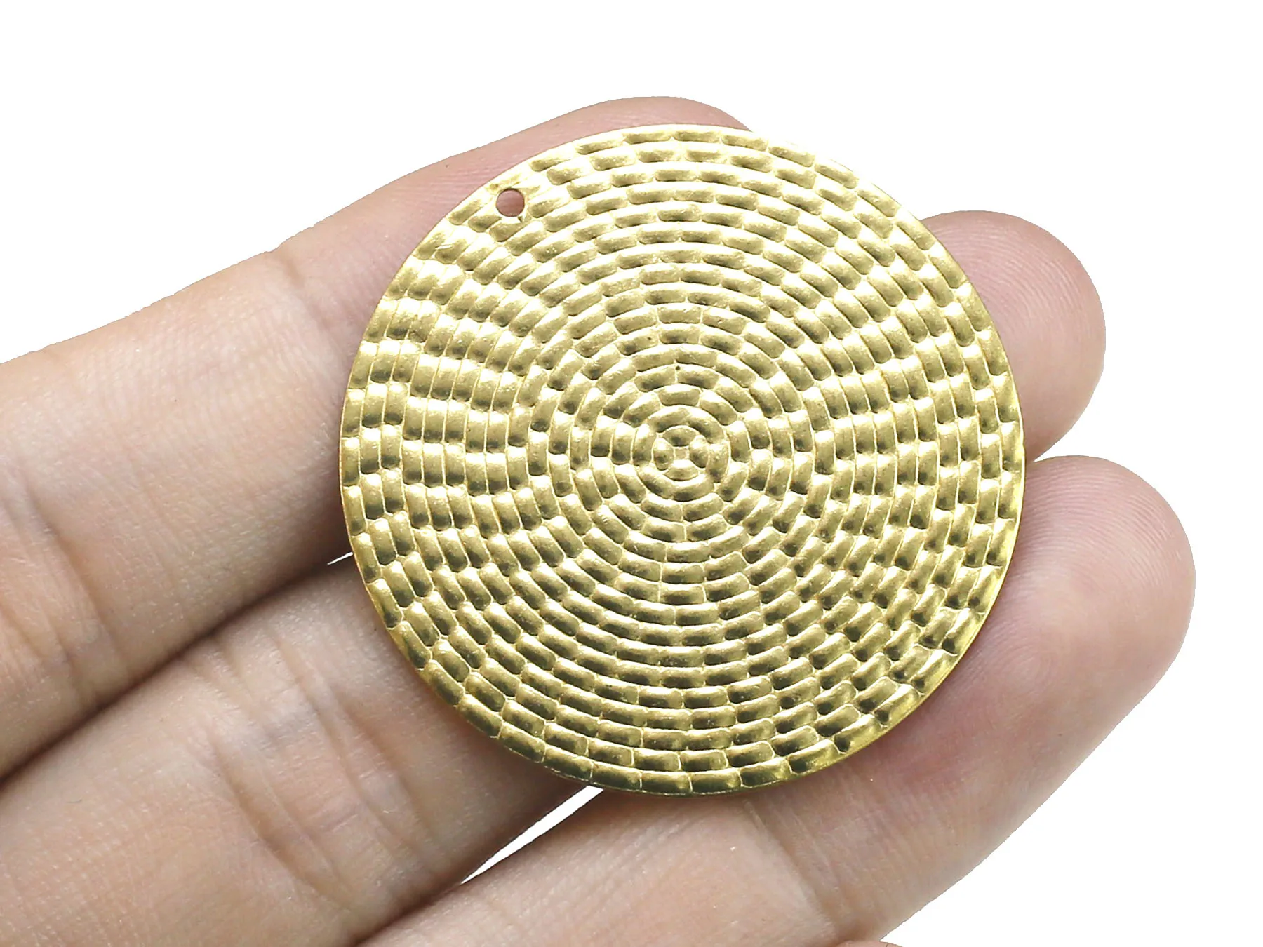 10pcs Round Brass Charms, Dangle Earring Charm, 35mm, Round Necklace Pendant, Brass Circles, Brass Jewelry Making - R464
10pcs Round Brass Charms, Dangle Earring Charm, 35mm, Round Necklace Pendant, Brass Circles, Brass Jewelry Making - R464