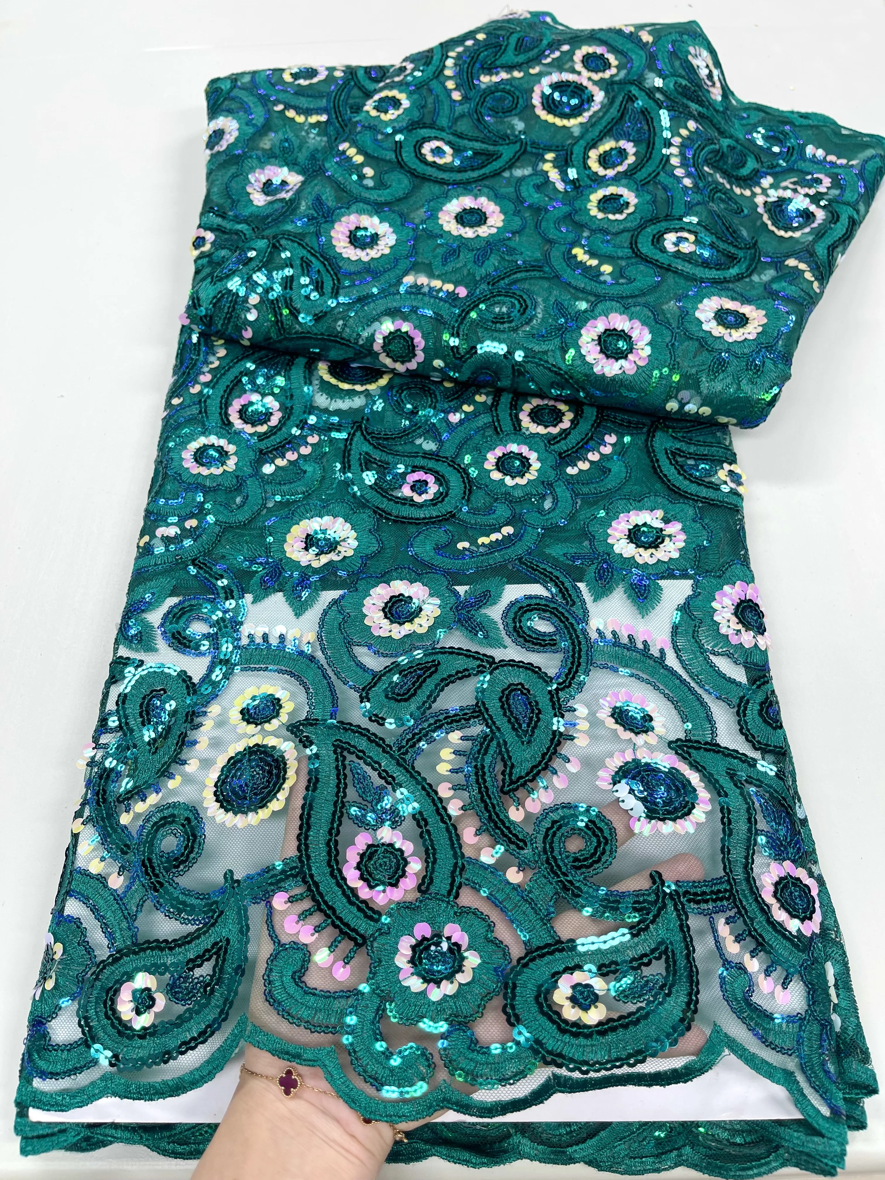 African Lace Fabric Shiny Sequins Mesh Fabric French Luxury 2022 High Quality Tulle Lace Nigerian For Wedding Dinner Dress Sew
African Lace Fabric Shiny Sequins Mesh Fabric French Luxury 2022 High Quality Tulle Lace Nigerian For Wedding Dinner Dress Sew