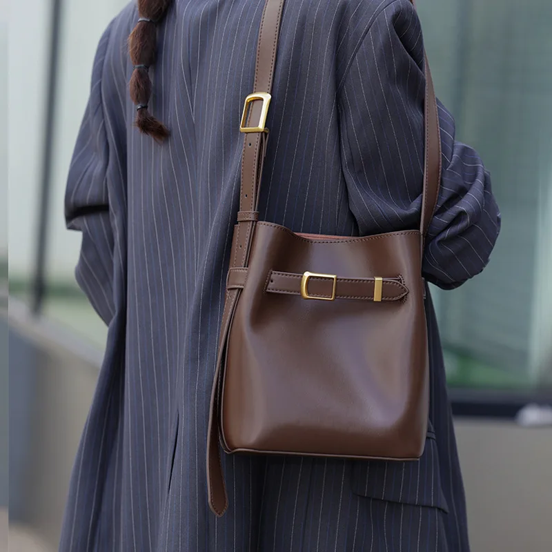 100% Genuine Leather Bucket Bags and Wallets Cow Leather Shoulder Bags Five 2023 Trends Crossbody Bags Luxury Designer Handbags
100% Genuine Leather Bucket Bags and Wallets Cow Leather Shoulder Bags Five 2023 Trends Crossbody Bags Luxury Designer Handbags