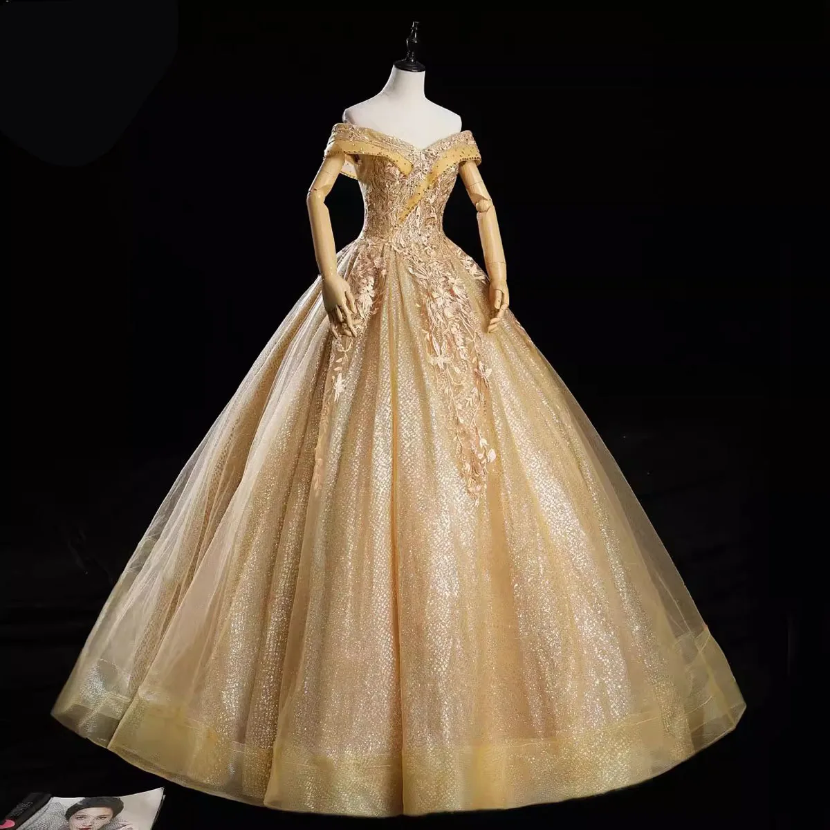 Stunning Gold Prom Dresses Ball Gown Evening Dresses Off the Shoulder Lace-up Back Embroidery with Beads Applique Quinceanera
Stunning Gold Prom Dresses Ball Gown Evening Dresses Off the Shoulder Lace-up Back Embroidery with Beads Applique Quinceanera