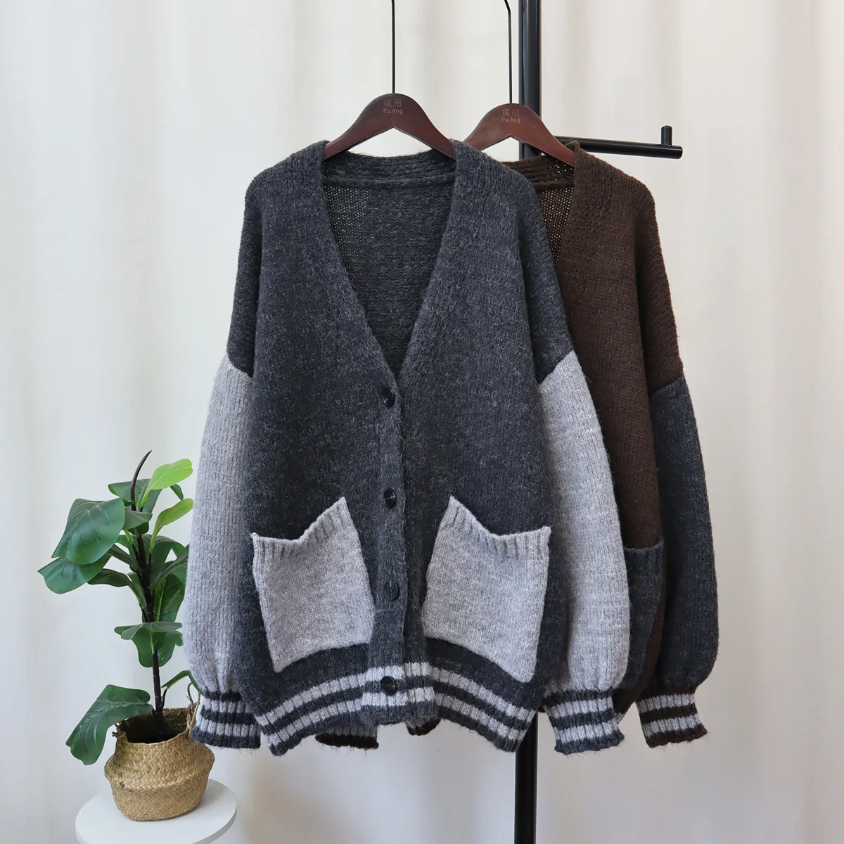 Oversized Cardigans for Women Vintage Loose Knitted Jackets 2023 Autumn Winter Female Double Pockets Gray Thicken Sweaters Coats
Oversized Cardigans for Women Vintage Loose Knitted Jackets 2023 Autumn Winter Female Double Pockets Gray Thicken Sweaters Coats