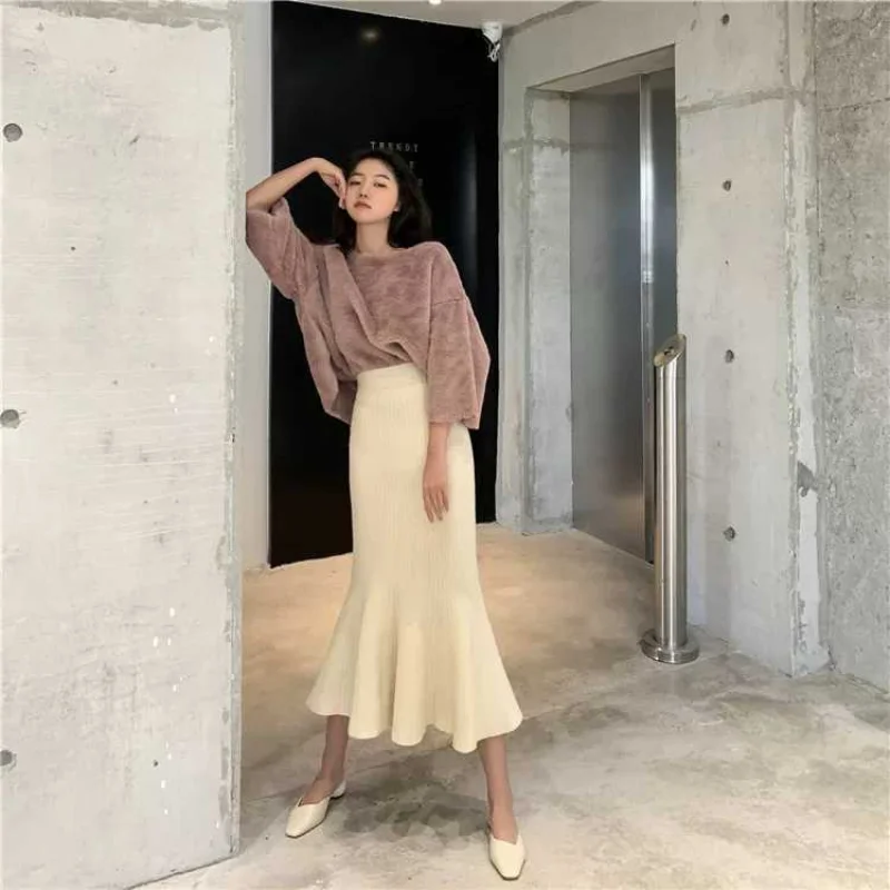 Knitted high-waisted ruffled women skirt mid-length female 2023 autumn and winter new slim solid casual fishtail skirt female
Knitted high-waisted ruffled women skirt mid-length female 2023 autumn and winter new slim solid casual fishtail skirt female