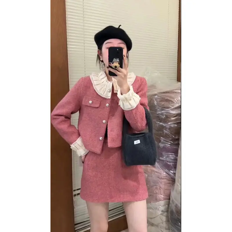 Fashion Women's 2023 Autumn and Winter New French Ruffled Beaded Long Sleeve Short Suit Jacket Coat High Waist Slim Skirt Set
Fashion Women's 2023 Autumn and Winter New French Ruffled Beaded Long Sleeve Short Suit Jacket Coat High Waist Slim Skirt Set