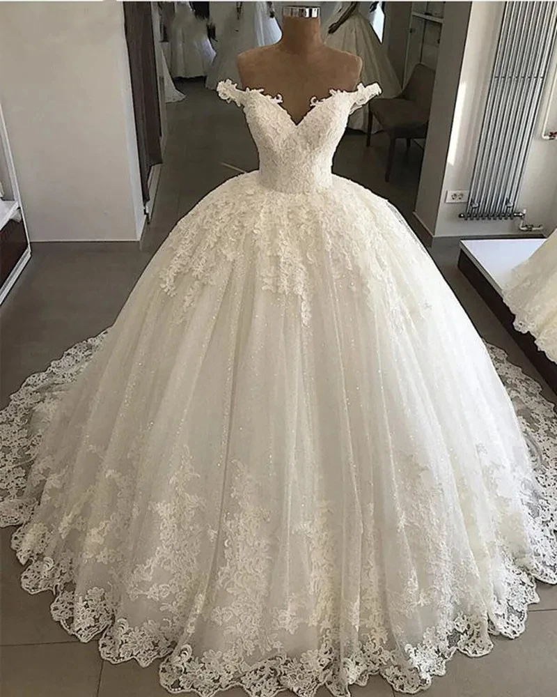 2024 New Elegant Ball Gown Wedding Dresses Off The Shoulder Lace Appliques Beaded Cathedral Train Bridal Gown With Lace Up Back
2024 New Elegant Ball Gown Wedding Dresses Off The Shoulder Lace Appliques Beaded Cathedral Train Bridal Gown With Lace Up Back