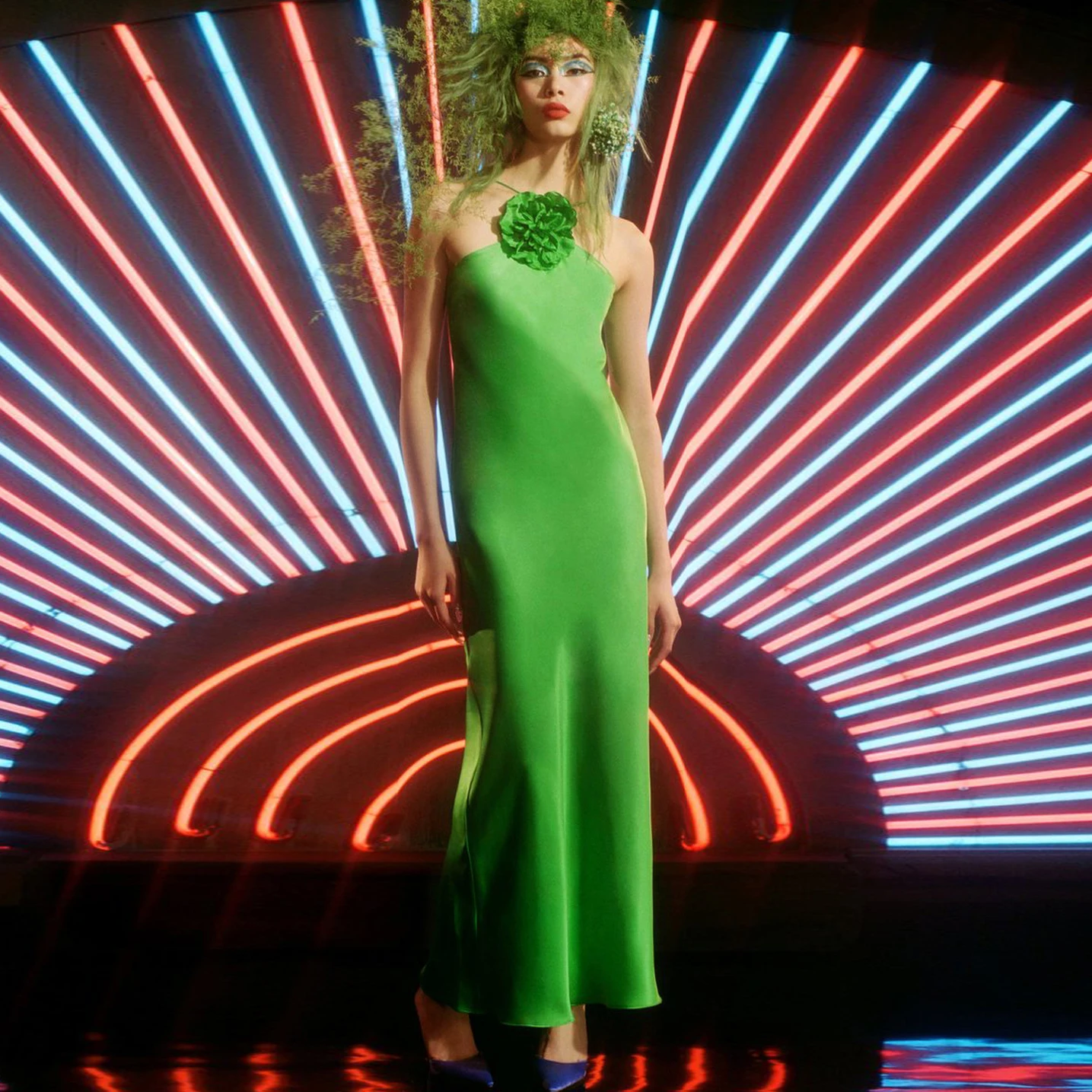 Floral-Appliquéd Silk Satin Slip Gown Bright Green Hater Satin Dresses Ankle Length Open Back Party Dress Smooth Evening Dress
Floral-Appliquéd Silk Satin Slip Gown Bright Green Hater Satin Dresses Ankle Length Open Back Party Dress Smooth Evening Dress