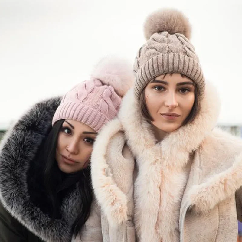2023 New Manufacturer's Stock Warm and Plush Thickened Wool Ball Women's Knitted Hat American Winter Knitted Warm Hat
2023 New Manufacturer's Stock Warm and Plush Thickened Wool Ball Women's Knitted Hat American Winter Knitted Warm Hat