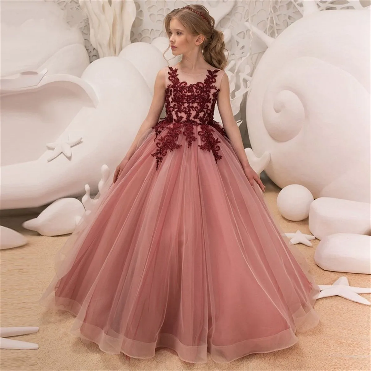 Red Applique Tulle Fluffy Flower Girl Dress For Wedding Sleeveless Kids Princess Birthday Party First Communion Ball Gowns
Red Applique Tulle Fluffy Flower Girl Dress For Wedding Sleeveless Kids Princess Birthday Party First Communion Ball Gowns