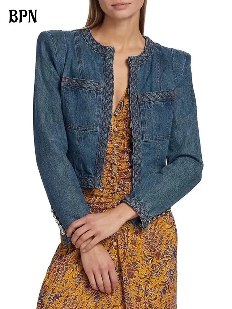 BPN Модные Винтажные джинсовые куртки для женщин с круглым вырезом длинным рукавом лоскутные карманы Металлическая пуговица тонкая короткая куртка для женщин Новинка 
BPN Модные Винтажные джинсовые куртки для женщин с круглым вырезом длинным рукавом лоскутные карманы Металлическая пуговица тонкая короткая куртка для женщин Новинка