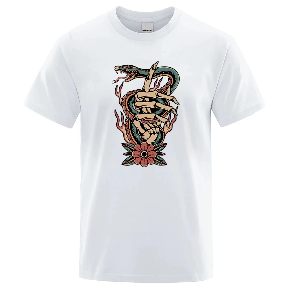 Poisonous Snake Winding Around The Fingertips Tops Men Fashion Soft T Shirt Hip Hop Street Cotton T-Shirts Luxury Tees 80518 Poisonous Snake Winding Around The Fingertips Tops Men Fashion Soft T Shirt Hip Hop Street Cotton T-Shirts Luxury Tees 80518