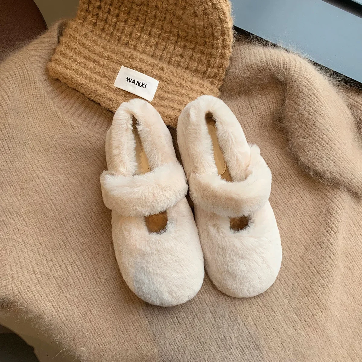 Cute warm plush shoes One line round toe bean sole shoes for women—Christmas Gift
Cute warm plush shoes One line round toe bean sole shoes for women—Christmas Gift