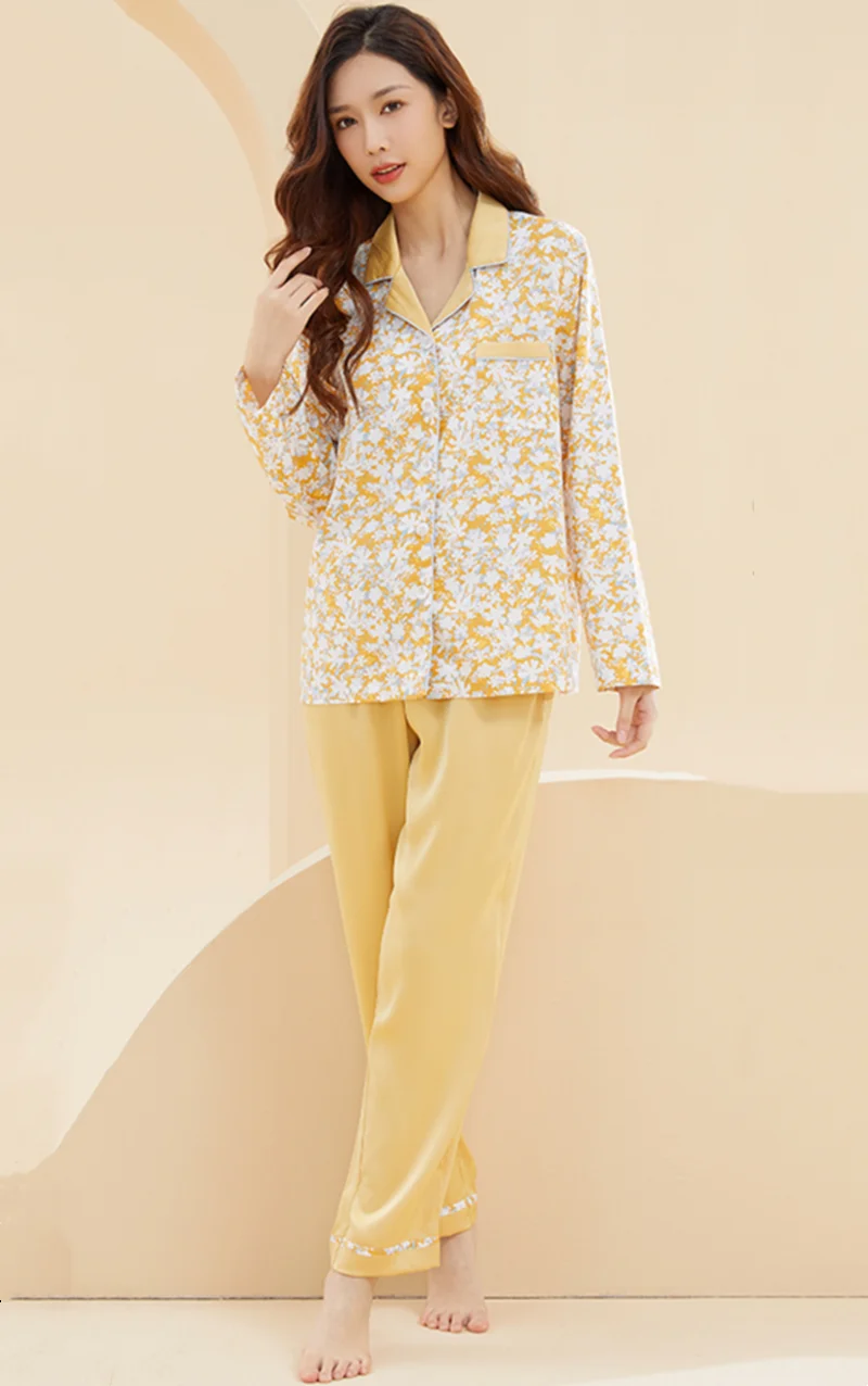 Tianzhu brand women's pajamas home clothes colored bright bamboo cotton material intimate soft comfortable outer wear fashion
Tianzhu brand women's pajamas home clothes colored bright bamboo cotton material intimate soft comfortable outer wear fashion