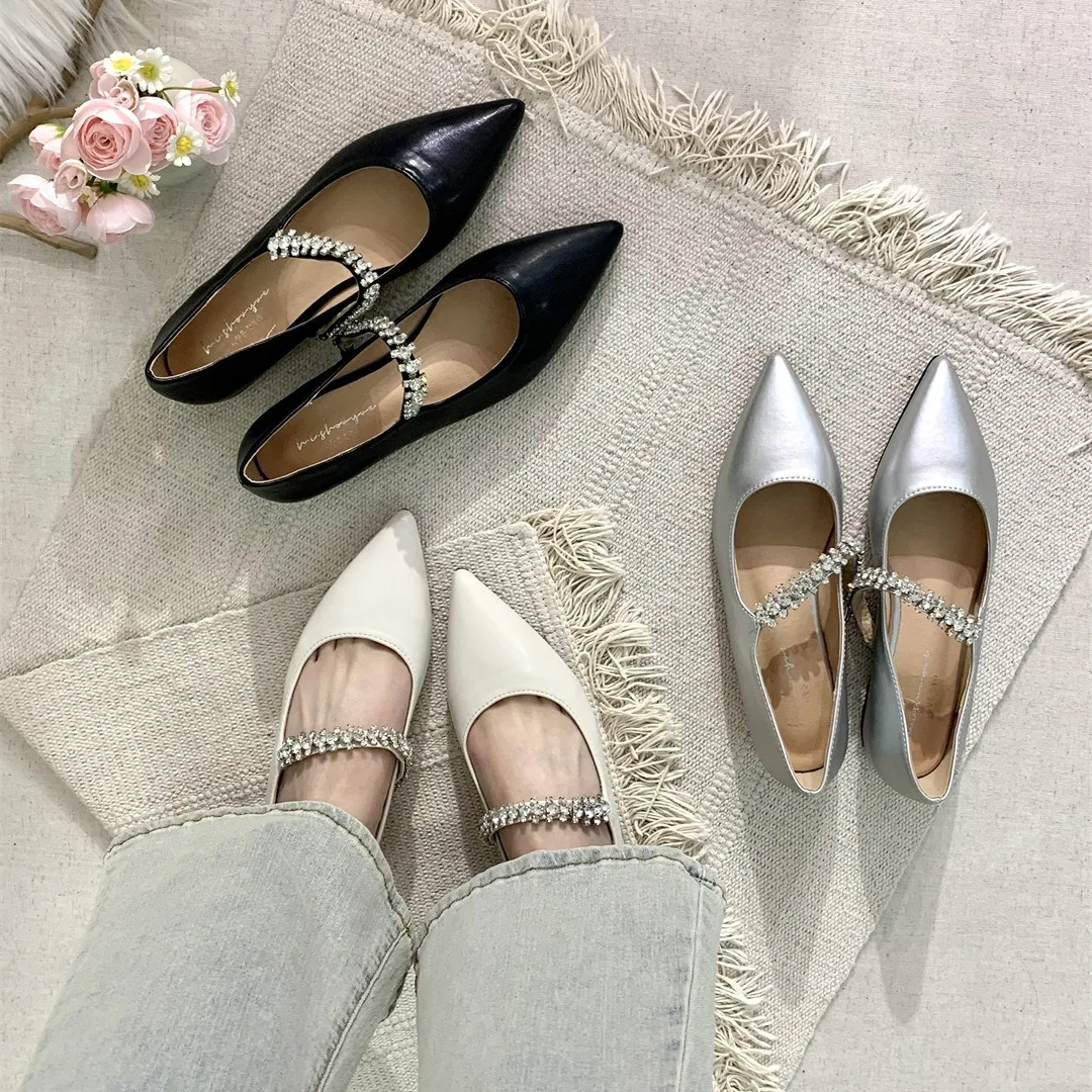 Женские туфли на плоской подошве, Осенние повседневные женские кроссовки, модные туфли с острым носком и кристаллами, осенне-зимнее удобное искусственное украшение, новинка 2024 
Женские туфли на плоской подошве, Осенние повседневные женские кроссовки, модные туфли с острым носком и кристаллами, осенне-зимнее удобное искусственное украшение, новинка 2024