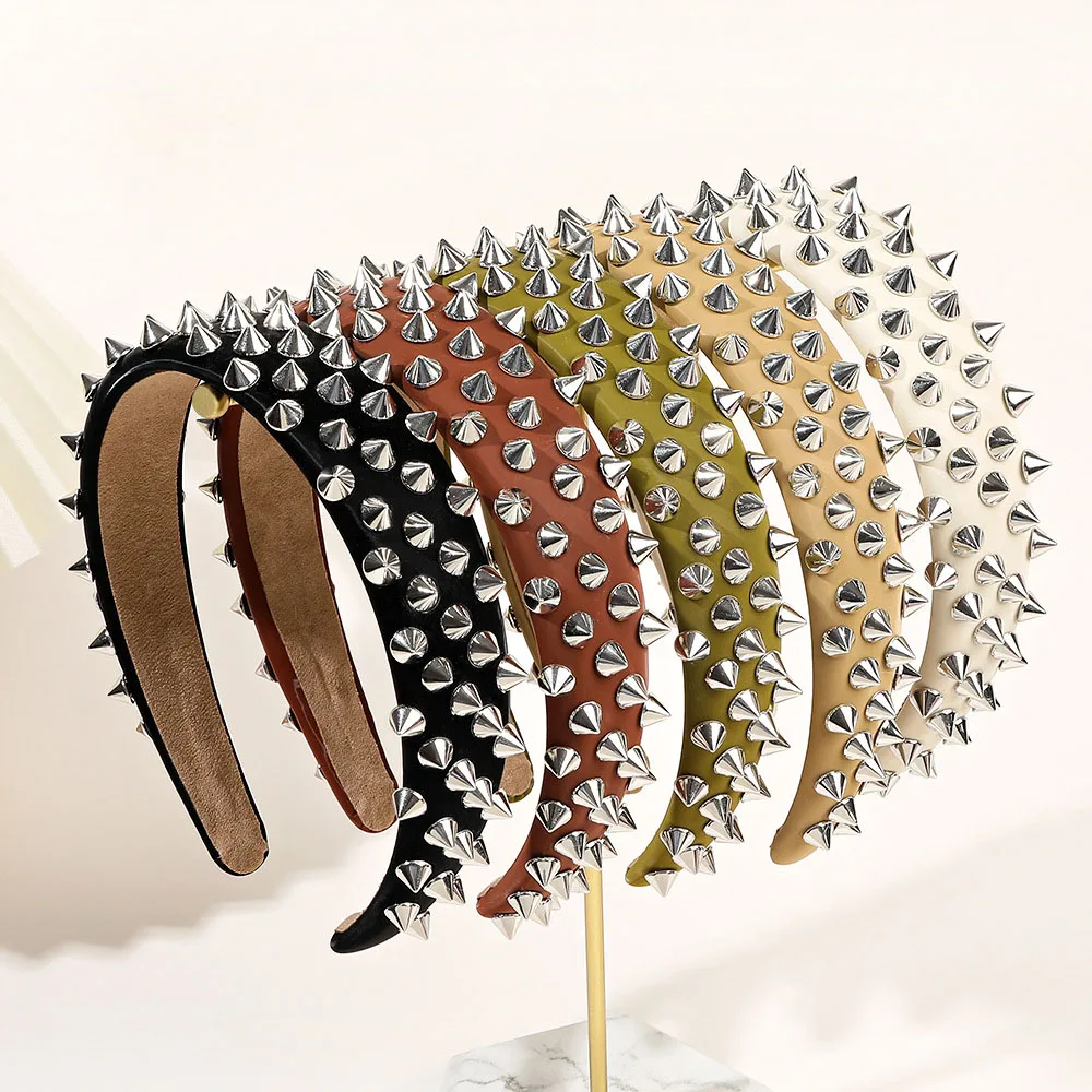 European Luxury PU Personality headband New Baroque Fashion Rivet Exaggerated Hair Hoop Ladies Accessories Headdresse
European Luxury PU Personality headband New Baroque Fashion Rivet Exaggerated Hair Hoop Ladies Accessories Headdresse