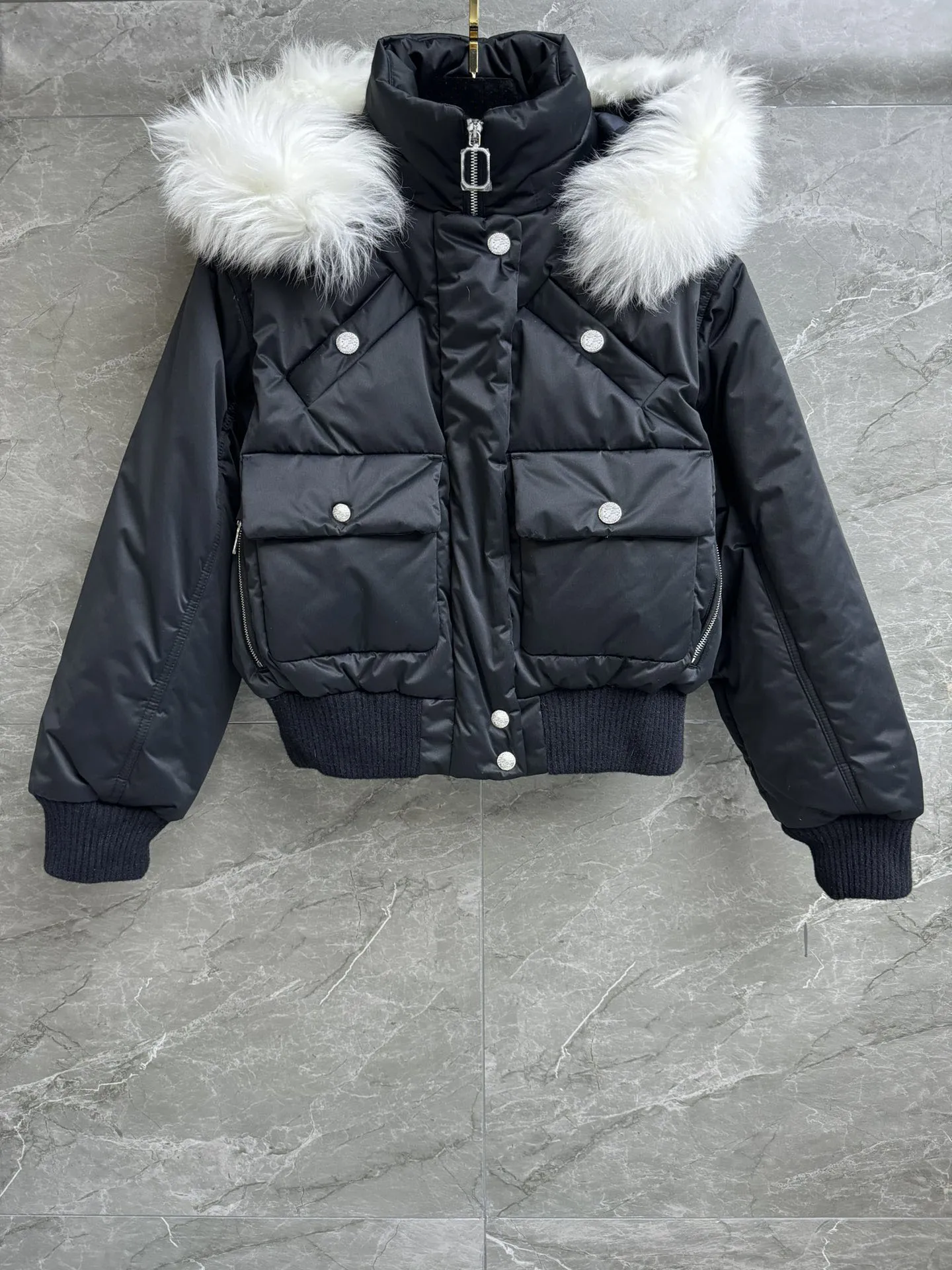 Hair collar short cotton jacket collar hooded design casual fashion 2024 winter new hot 1219
Hair collar short cotton jacket collar hooded design casual fashion 2024 winter new hot 1219
