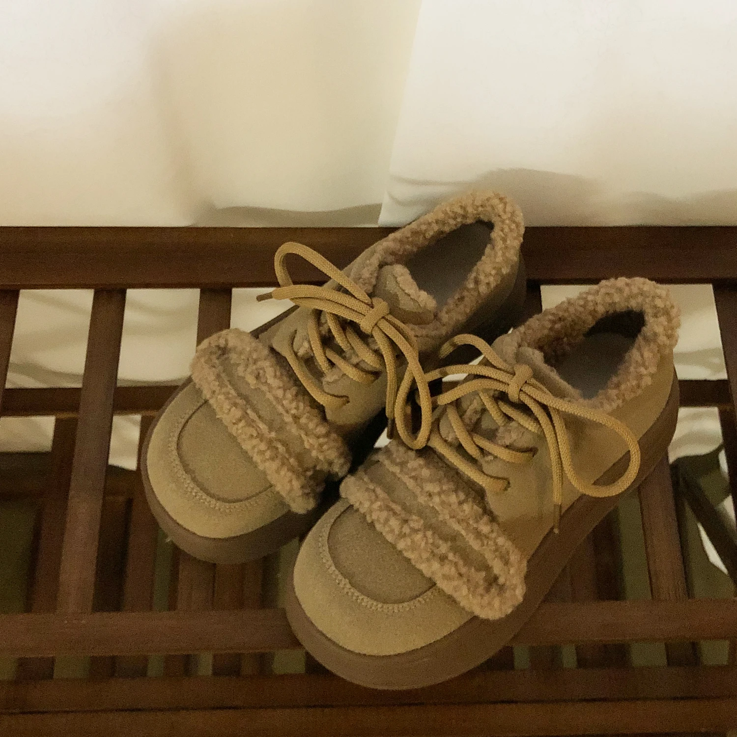 Loafers Fur Casual Woman Shoe Clogs Platform Round Toe Cross Creepers Retro Winter Leisure Basic Solid Lace-Up Rubber Hook & Loo
Loafers Fur Casual Woman Shoe Clogs Platform Round Toe Cross Creepers Retro Winter Leisure Basic Solid Lace-Up Rubber Hook & Loo