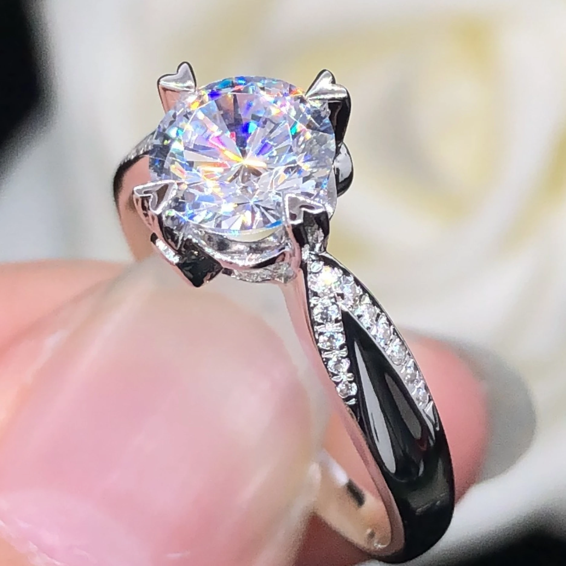 AU750 Luxury 0.5-1Ct 5.0mm 6.5 mm D Color VVS1 Moissanite Diamond Engagement Wedding Rings 18K White Gold Ring Female Ring R080
AU750 Luxury 0.5-1Ct 5.0mm 6.5 mm D Color VVS1 Moissanite Diamond Engagement Wedding Rings 18K White Gold Ring Female Ring R080