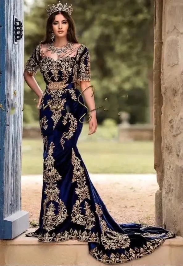 Luxury Arabic Dubai Mermaid Evening Dresses Short Sleeves Gold Lace Applique Classic Velvet Wedding Party Formal Event Gowns
Luxury Arabic Dubai Mermaid Evening Dresses Short Sleeves Gold Lace Applique Classic Velvet Wedding Party Formal Event Gowns