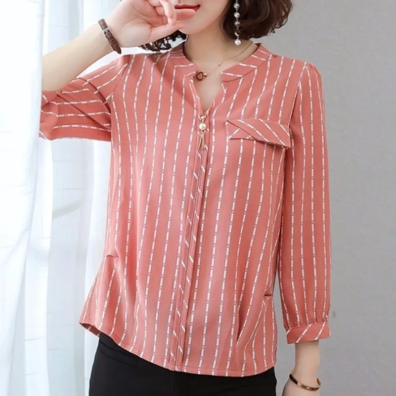 

Женская шифоновая летняя рубашка, Новый Модный пуловер в стиле пэчворк с V-образным вырезом, универсальные топы в западном стиле с рукавом три четверти