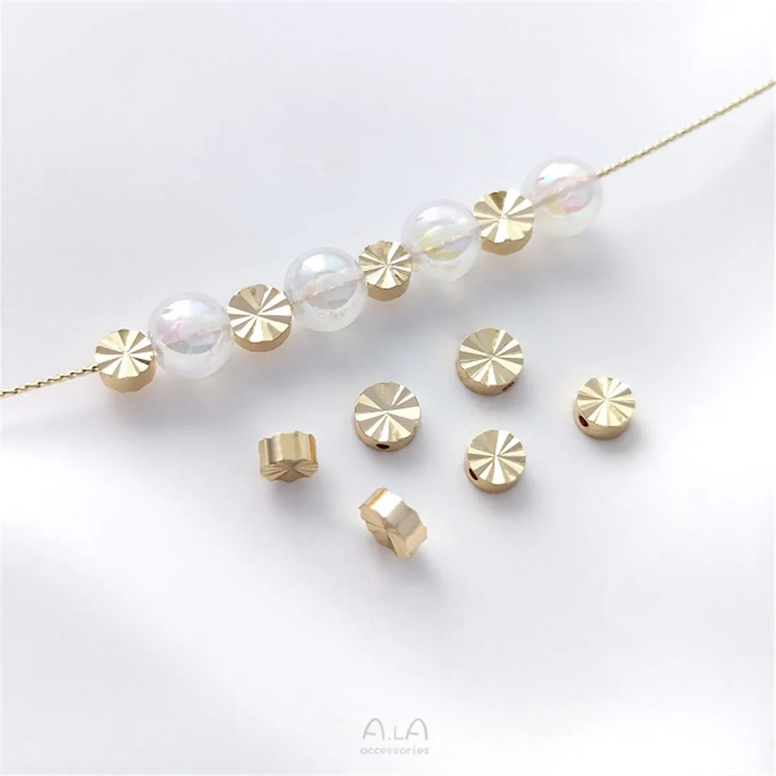 14K Gold-plated Double-sided Flower Flat Partition Beads Sunflower Round Cake DIY Bracelet Ear Jewelry Accessory Materials C166
14K Gold-plated Double-sided Flower Flat Partition Beads Sunflower Round Cake DIY Bracelet Ear Jewelry Accessory Materials C166