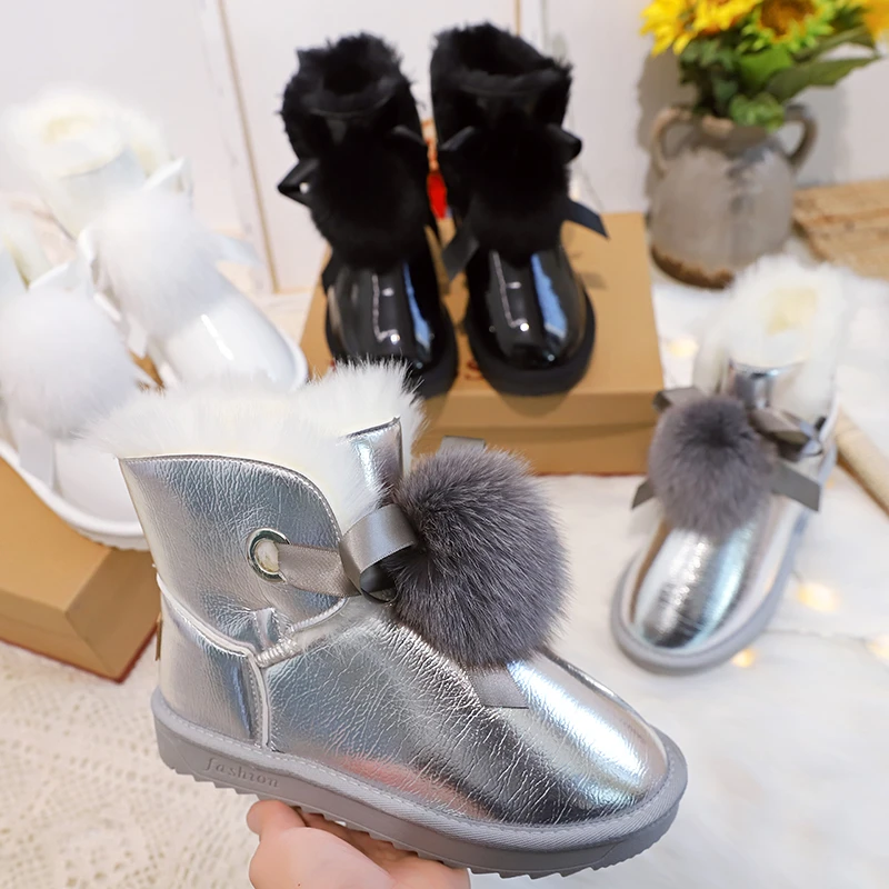 2023 Women Real wool lining Genuine Leather Ball Fox Fur Snow Boots Waterproof genuine leather Boots Flat Warm Winter Shoes 
2023 Women Real wool lining Genuine Leather Ball Fox Fur Snow Boots Waterproof genuine leather Boots Flat Warm Winter Shoes
