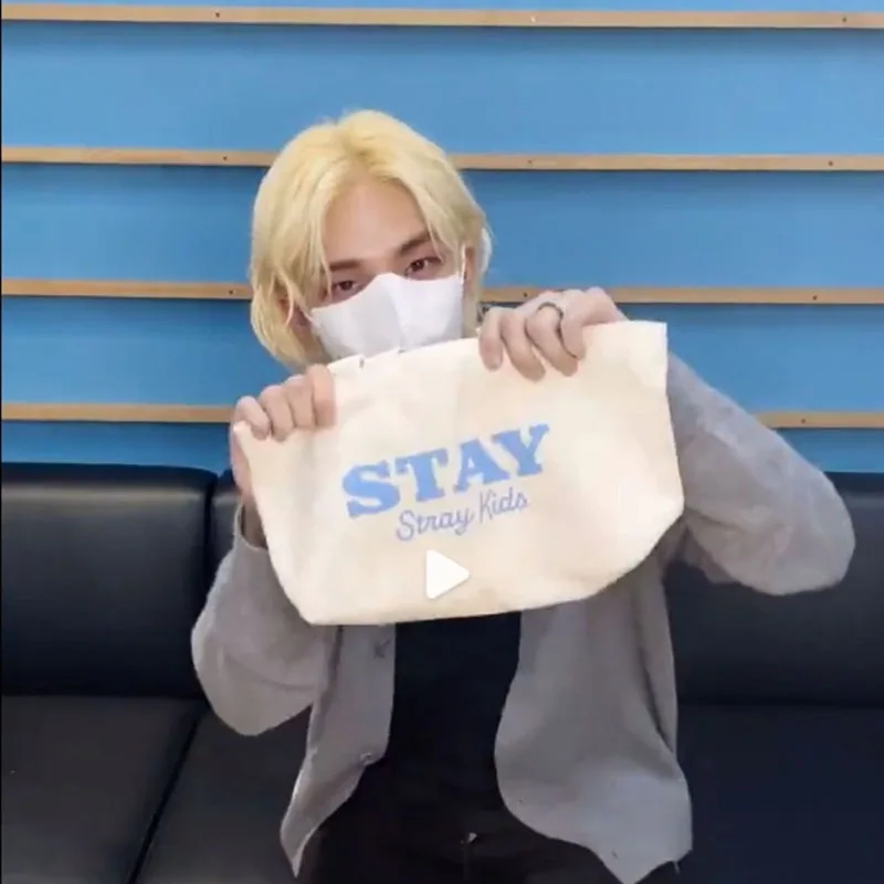 KPOP Stray Kids Canvas Bag Shopping Bag Stay Printing Hyunjin LEE Know Changbin Felix Bag Fans Collection
KPOP Stray Kids Canvas Bag Shopping Bag Stay Printing Hyunjin LEE Know Changbin Felix Bag Fans Collection