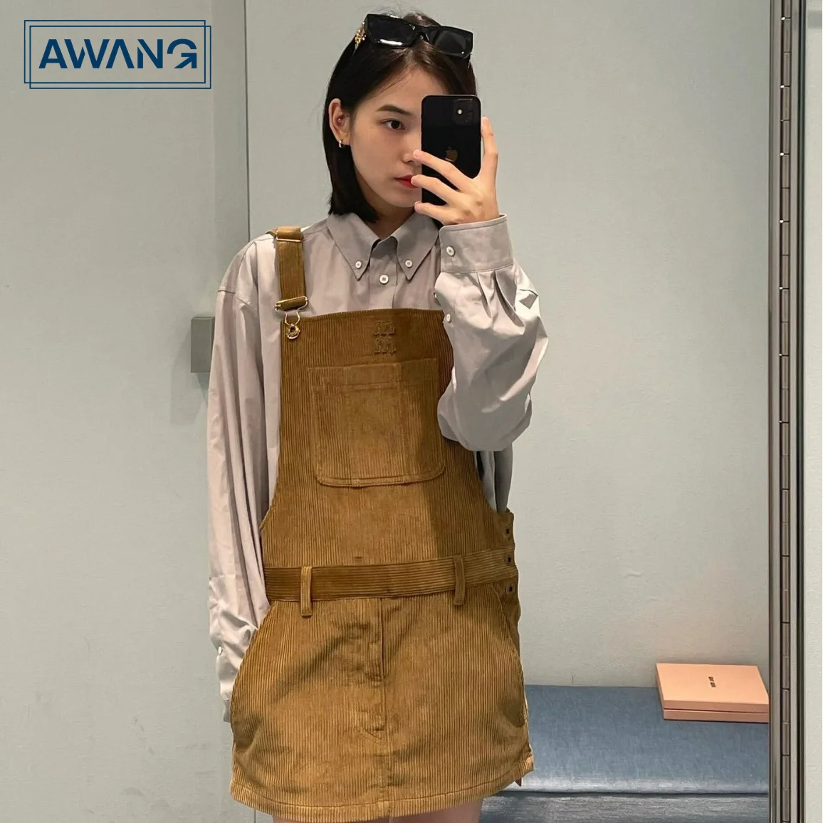 AwangAcstudios 2024 Spring New Arrival Casual Brown Jumpsuit Dress with Embroidered Letters for Women
AwangAcstudios 2024 Spring New Arrival Casual Brown Jumpsuit Dress with Embroidered Letters for Women