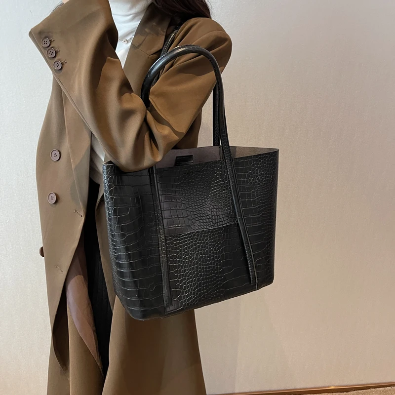 Large PU Leather Shoulder Bag for Women 2023 Winter Fashion Trend Designer Female Fashion Handbags Purses Tote Bags
Large PU Leather Shoulder Bag for Women 2023 Winter Fashion Trend Designer Female Fashion Handbags Purses Tote Bags