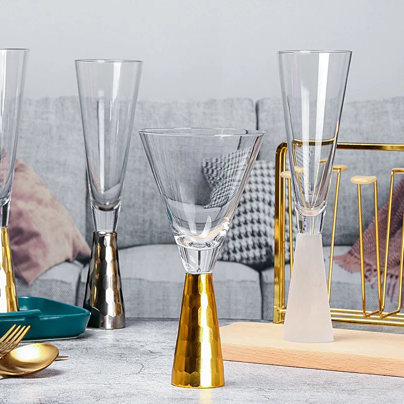 Creative red wine glass champagne glass goblet household model room club table wine glass banquet decoration cup
Creative red wine glass champagne glass goblet household model room club table wine glass banquet decoration cup