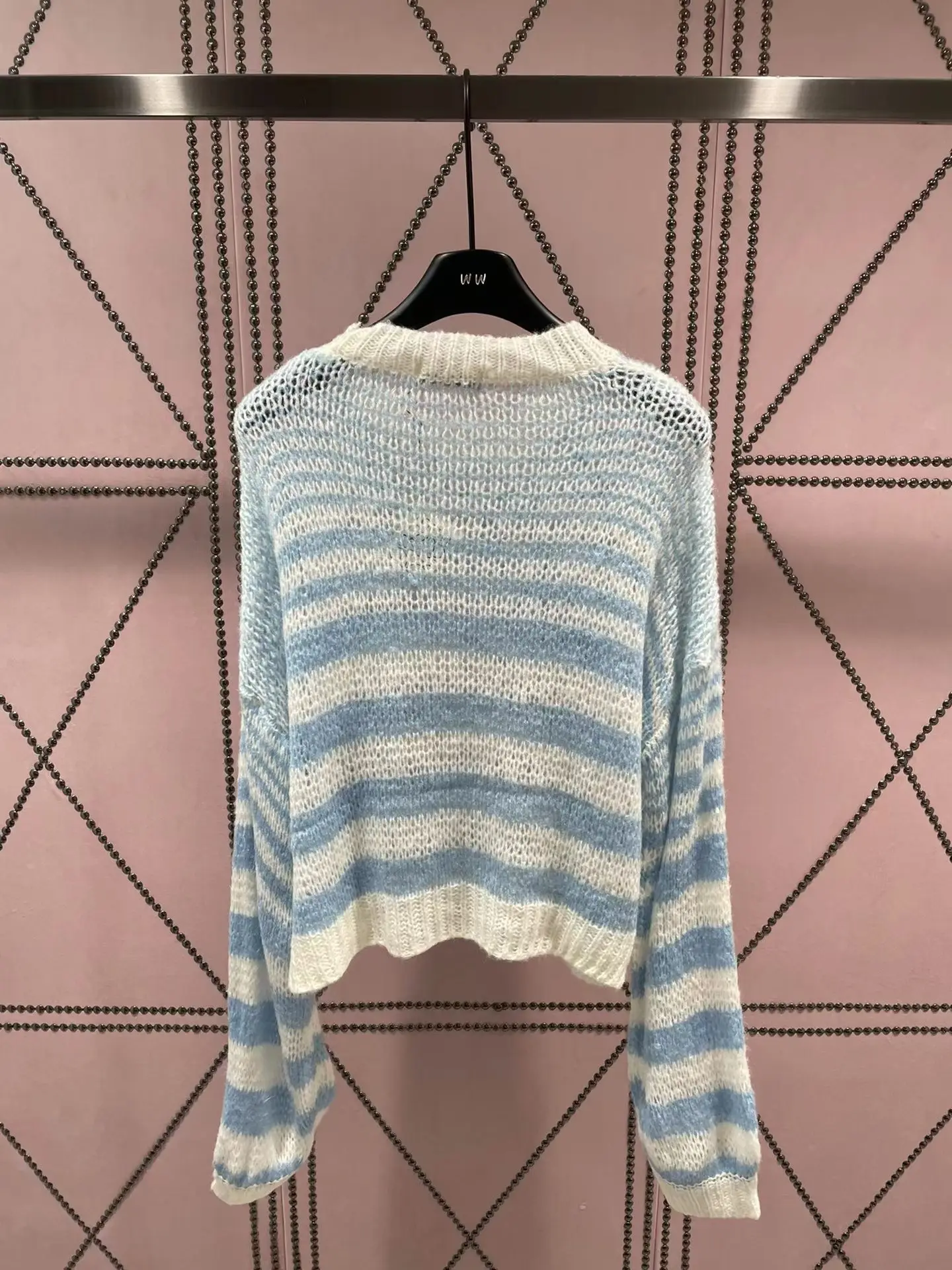 2023 autumn and winter new fashion brands Loose luxury blue white stripe hollow knit sweater long-sleeved round neck top women
2023 autumn and winter new fashion brands Loose luxury blue white stripe hollow knit sweater long-sleeved round neck top women