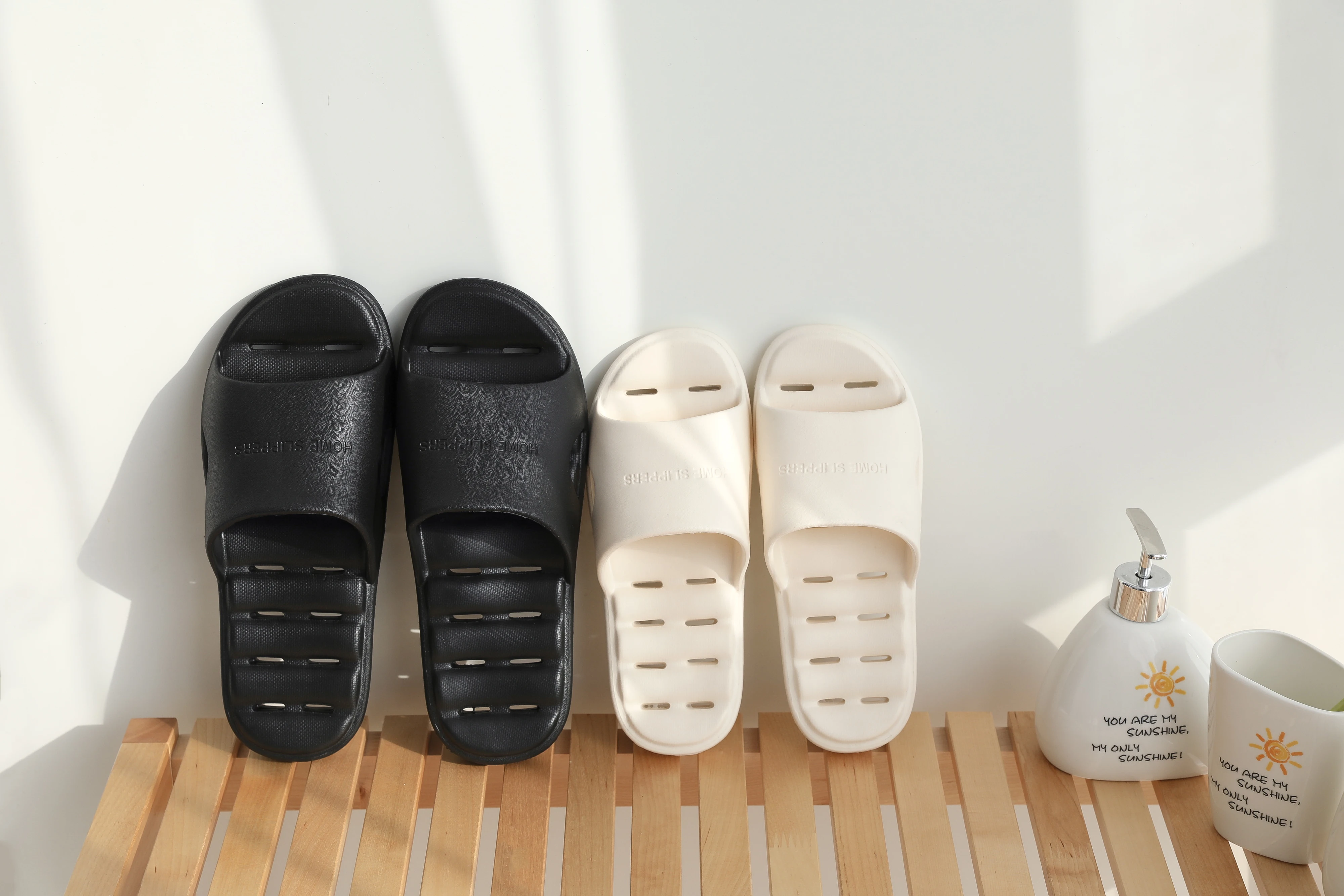 New Bathroom Slippers Men Women EVA Non-Slip Flat Modern Fashion Indoor Slides Home Floor Casual Shoes
New Bathroom Slippers Men Women EVA Non-Slip Flat Modern Fashion Indoor Slides Home Floor Casual Shoes