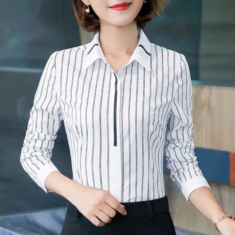 2023 Fashion High-end Temperament Professional Casual Women's Clothing Oversized Stripe Buckle Anti Slip Slimming Women's Shirt
2023 Fashion High-end Temperament Professional Casual Women's Clothing Oversized Stripe Buckle Anti Slip Slimming Women's Shirt