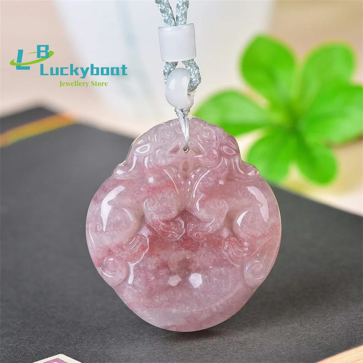 Natural Gold Silk Jade Double Sided Pixiu Pendant Simple and Personalized Fashion Versatile for Men and Women 
Natural Gold Silk Jade Double Sided Pixiu Pendant Simple and Personalized Fashion Versatile for Men and Women