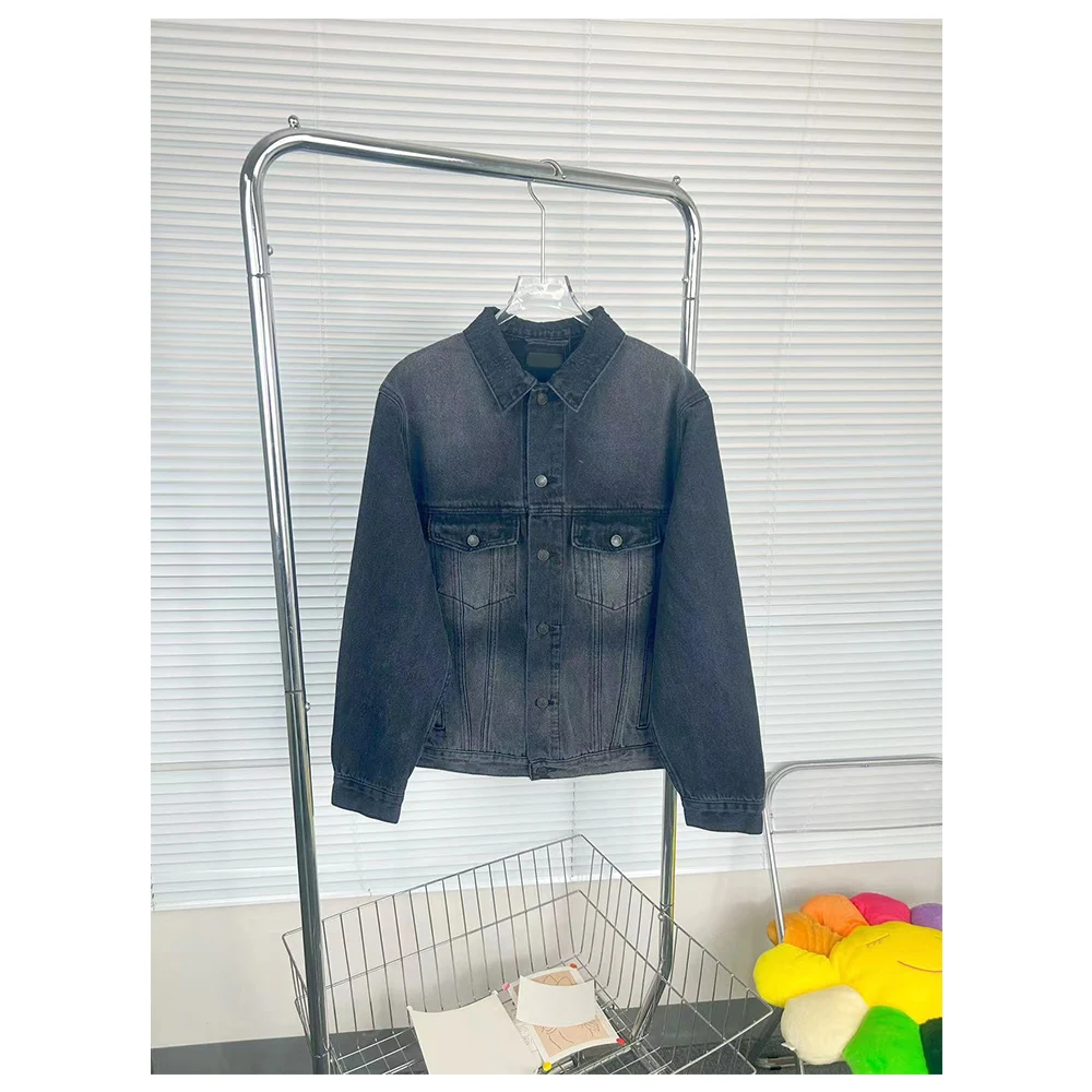 2023 Autumn High-End 1:1 New BB Logo Oversized Unisex Denim Jacket Vintage Washed
2023 Autumn High-End 1:1 New BB Logo Oversized Unisex Denim Jacket Vintage Washed